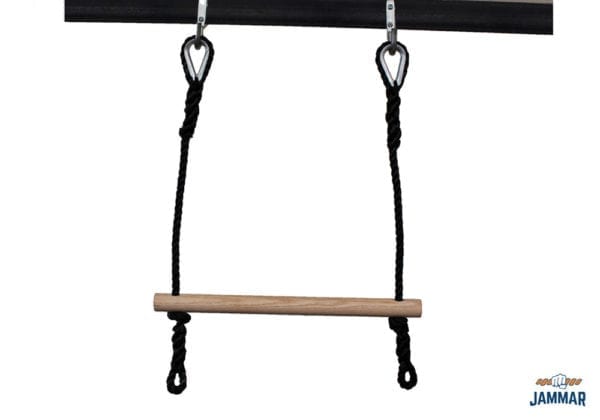 NC10-ninja-course-trapeze-grab